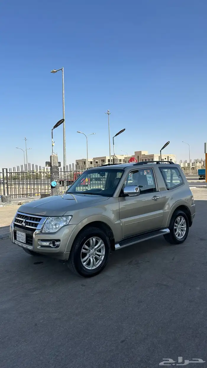 للبيع ربع باجيرو 2016 مخزن نظيف جدا وكاله 0