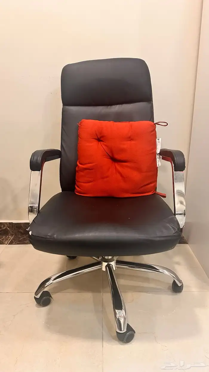 كرسي مكتبي شبه جديد استخدام قليل ينفع ايضا لالعاب القيم 2