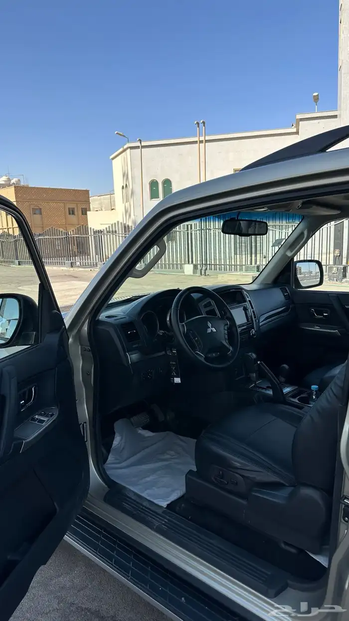 للبيع ربع باجيرو 2016 مخزن نظيف جدا وكاله 12