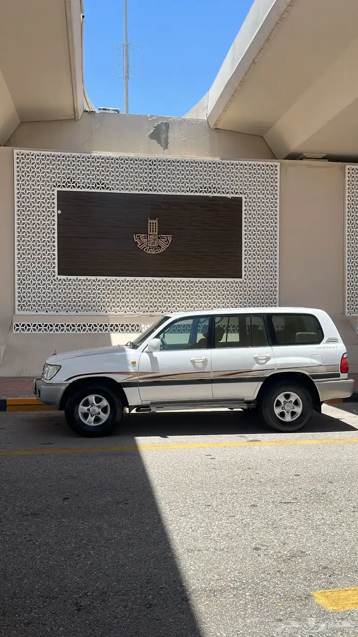 لاندكروزر 2001 نسخة 50 عام 2