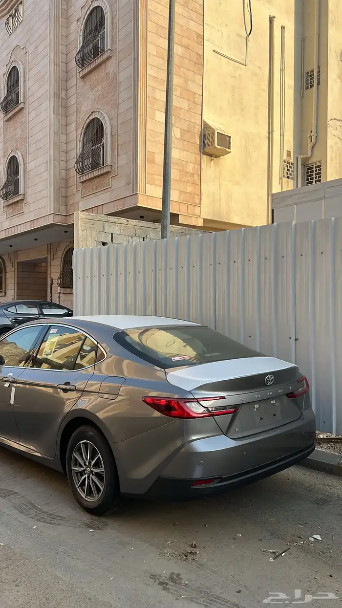 ( عرض ) للبيع كامري 2025 اصفار صادر لها لوح . 4