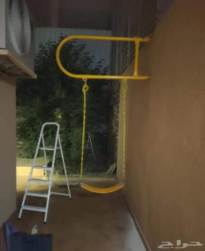 مراجيح جدارية طاولات وكراسي 6