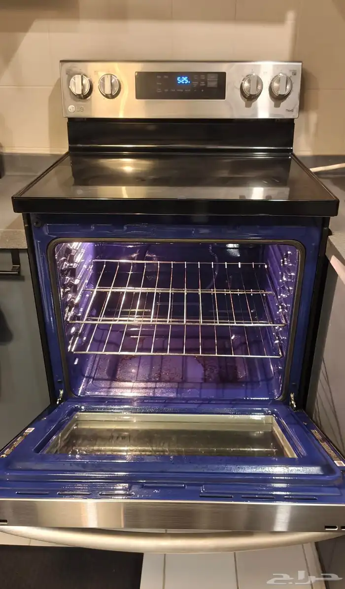 فرن كهربائي LG بخاصية العازل من الداخل 1