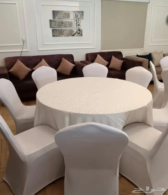 يوجد لدينا تاجير جلسات كراسي طاولات ملكي كراسي احمر مع 0