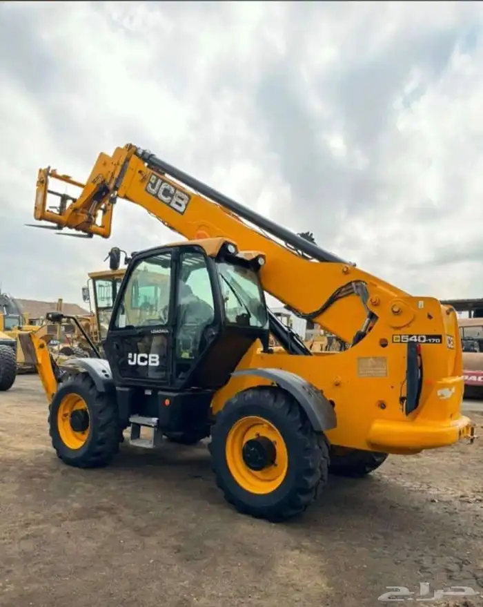 الرافعة التلسكوبية JCB 1