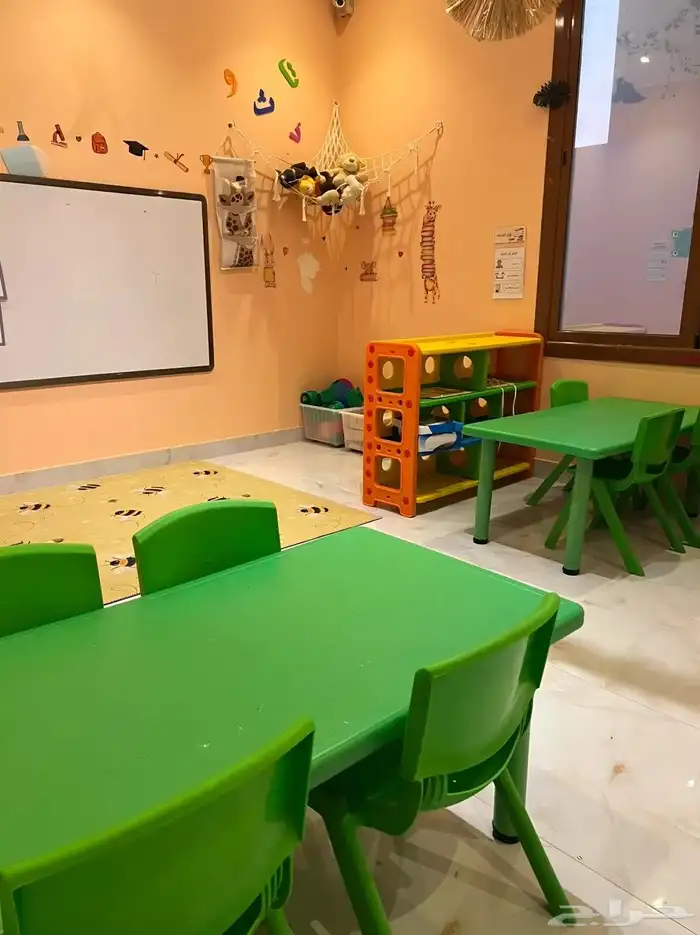 مراجيح جدارية طاولات وكراسي 12