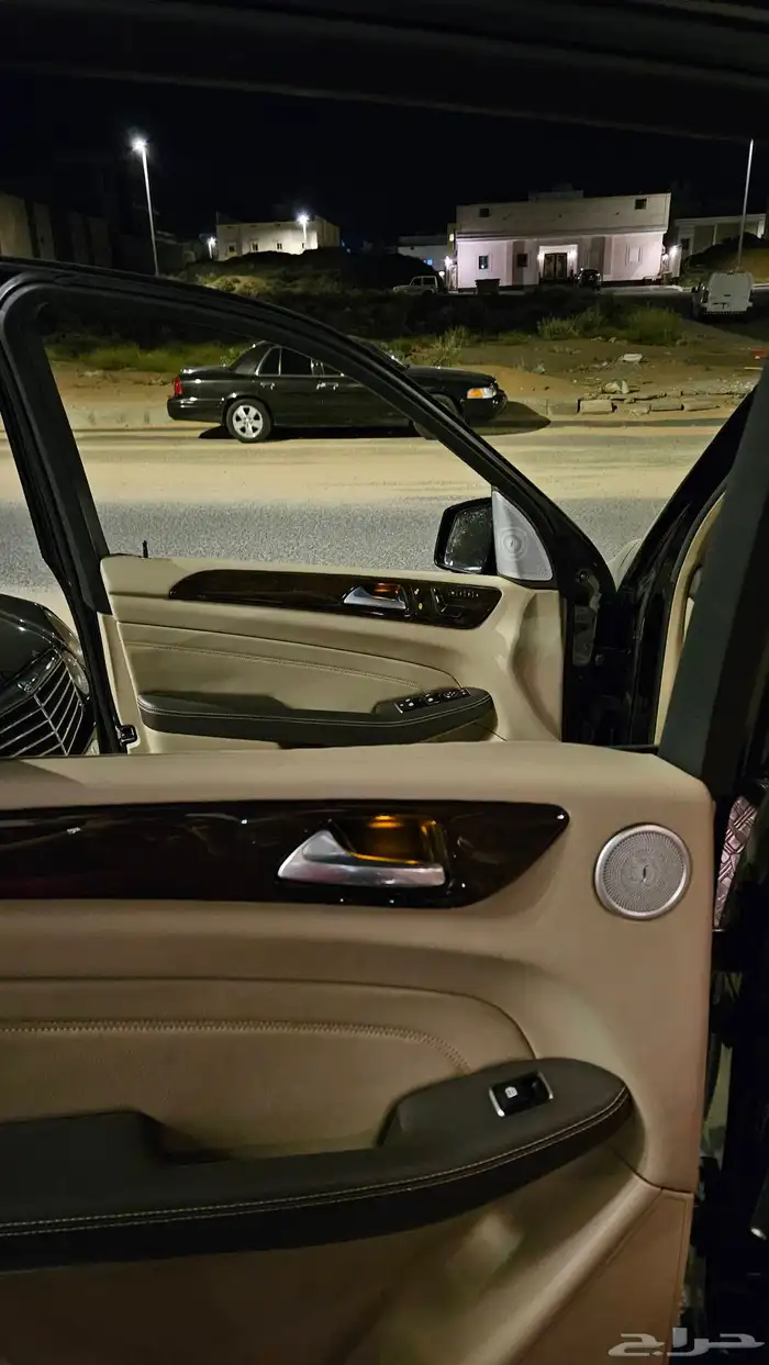 مرسيدس ML350 موديل 2014  اللون أسود ملكي 30