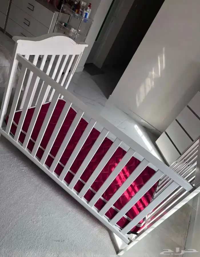 سرير اطفال ب 100 ريال مع الرتبه 1