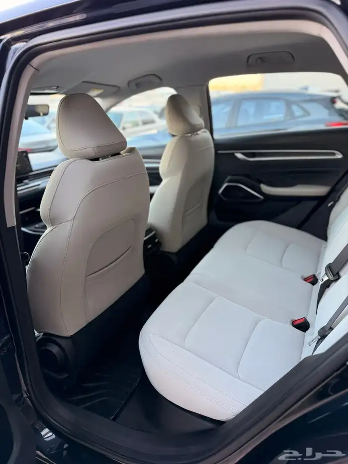 جيلي ام جراند 2024 8