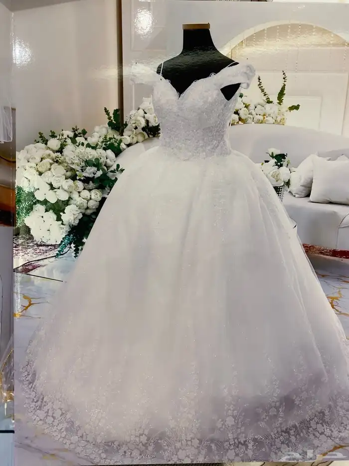 فستان زفاف جديد وتم غسله اخذته 2700   أبيعه ب 800 0