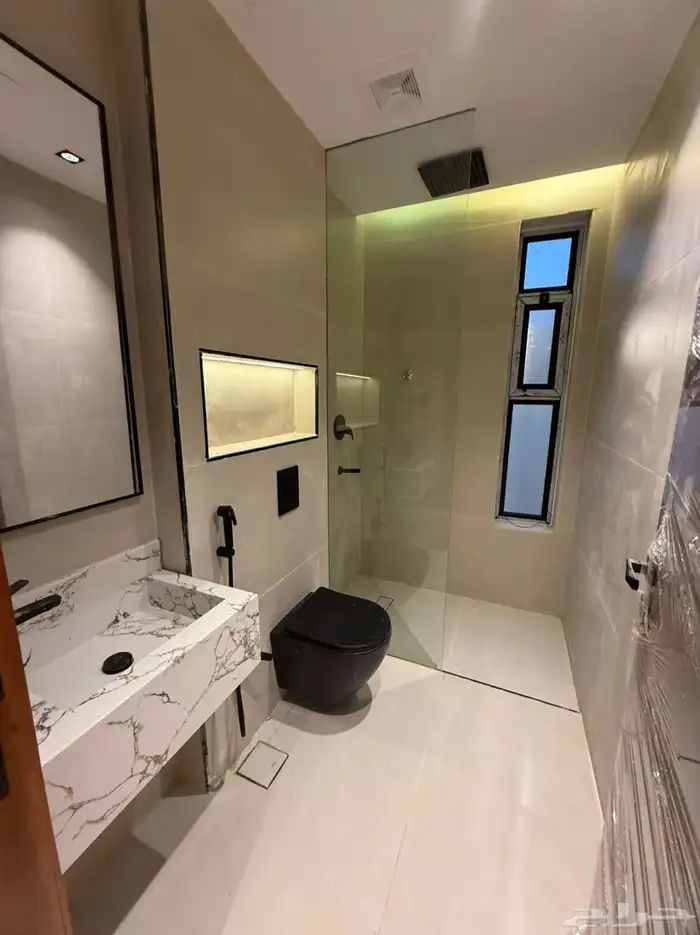 للبيع دور نص ارض حي الفلاح 9