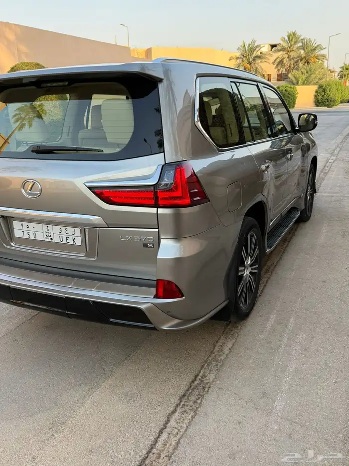 جيب لكزس 21 مالك ثاني 4