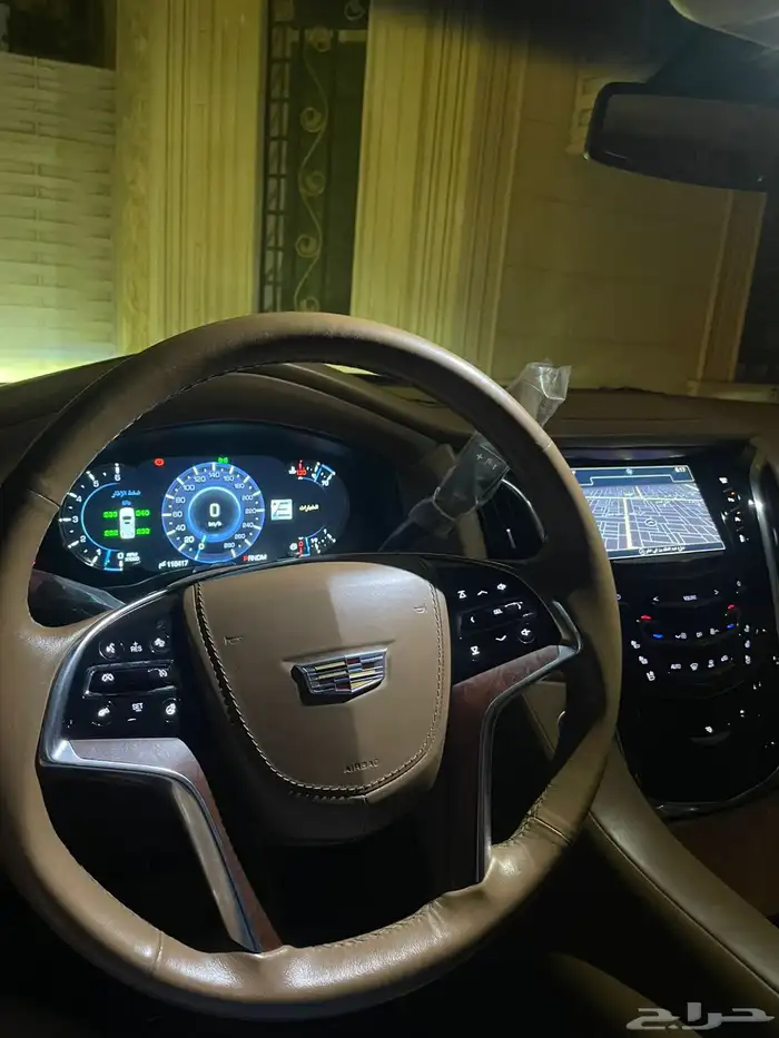 سيارة مميزة بنظافتها وممشاها اسكاليد بلاتيتيوم 10