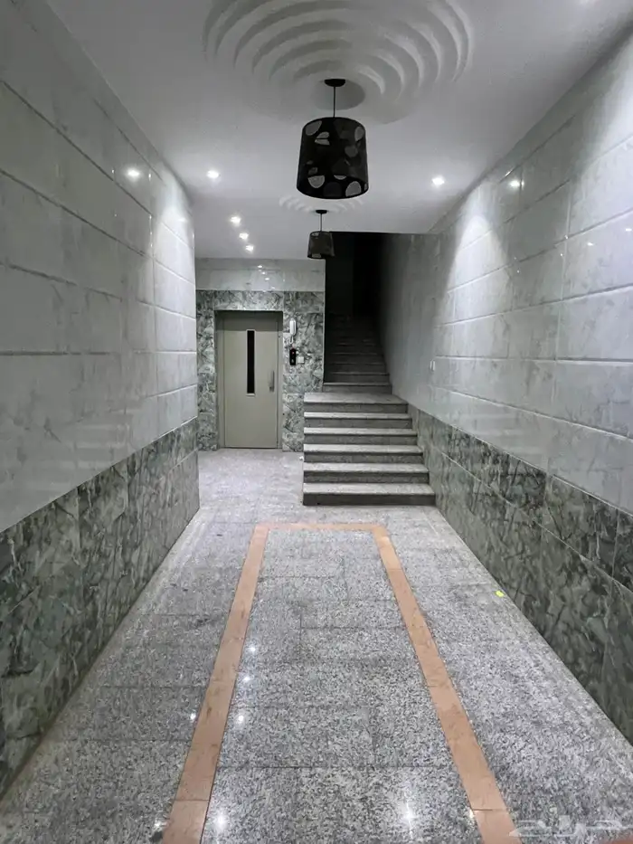 شقة للإيجار ( 4 غرف - 3 دورات مياه - مدخلين ) 2