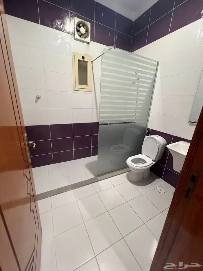 شقة للإيجار ( 4 غرف - 3 دورات مياه - مدخلين ) 9