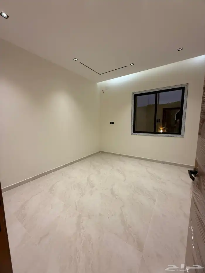 للبيع دور نص ارض حي الفلاح 1