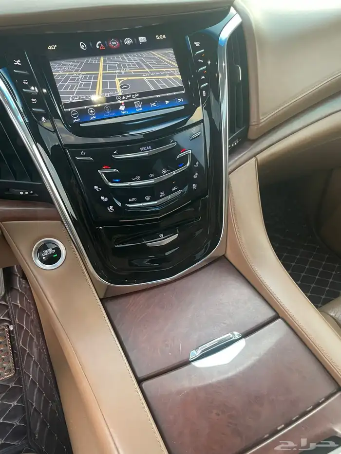 سيارة مميزة بنظافتها وممشاها اسكاليد بلاتيتيوم 17