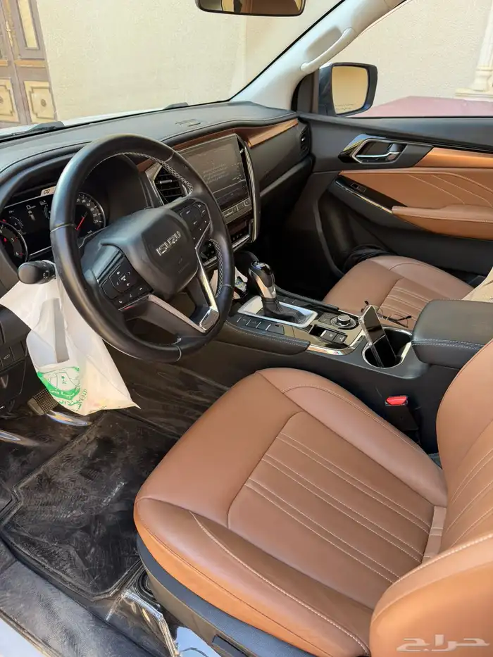 جيب اسوزو MUX 2023 7