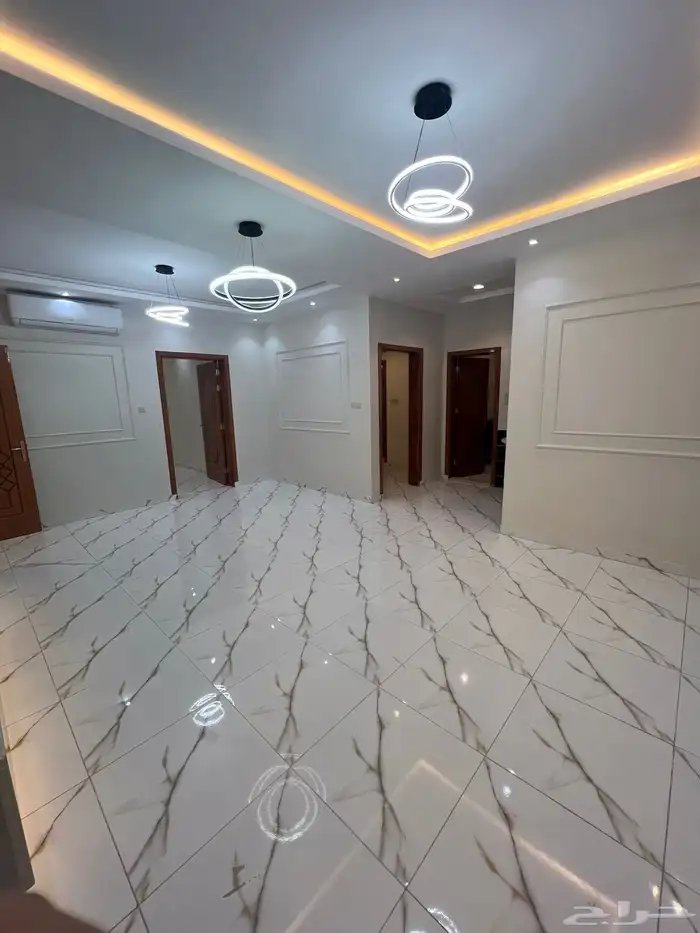 شقة للإيجار ( 4 غرف - 3 دورات مياه - مدخلين ) 6