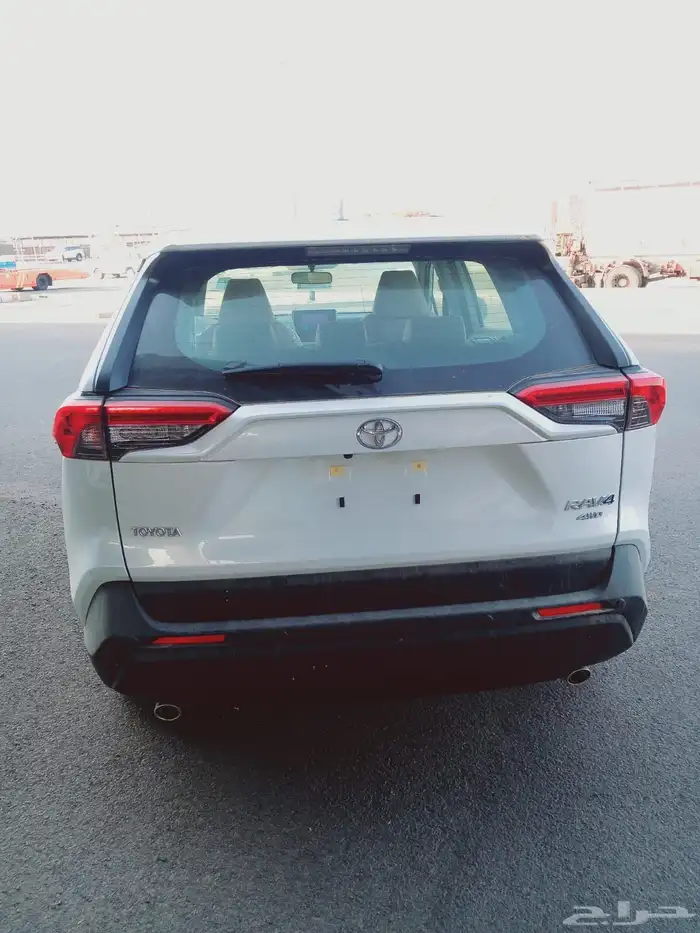 تويوتا راف فور LE استاندرد دبل 2025 أبيض 16