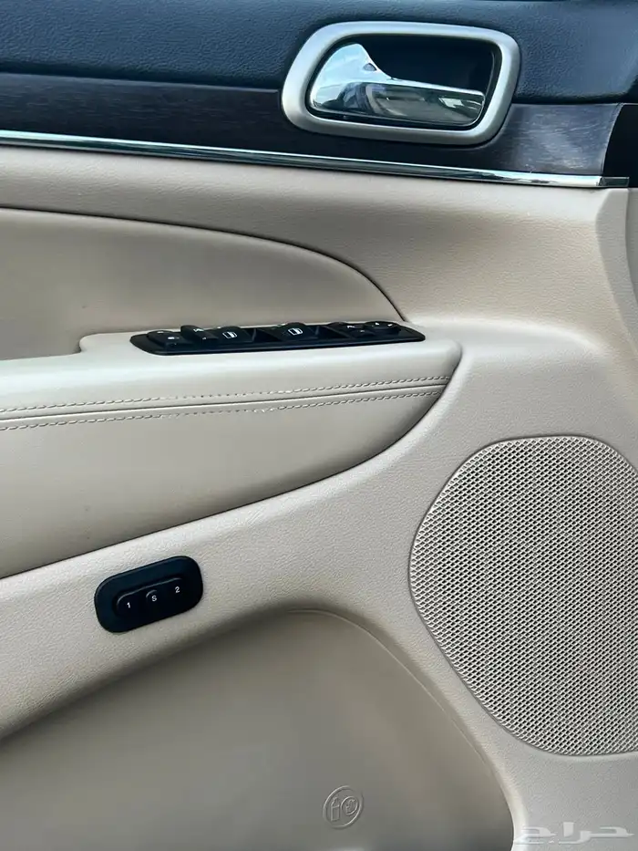 جراند شيروكي ليمتد 2015 (( بحالة ممتازة )) 23