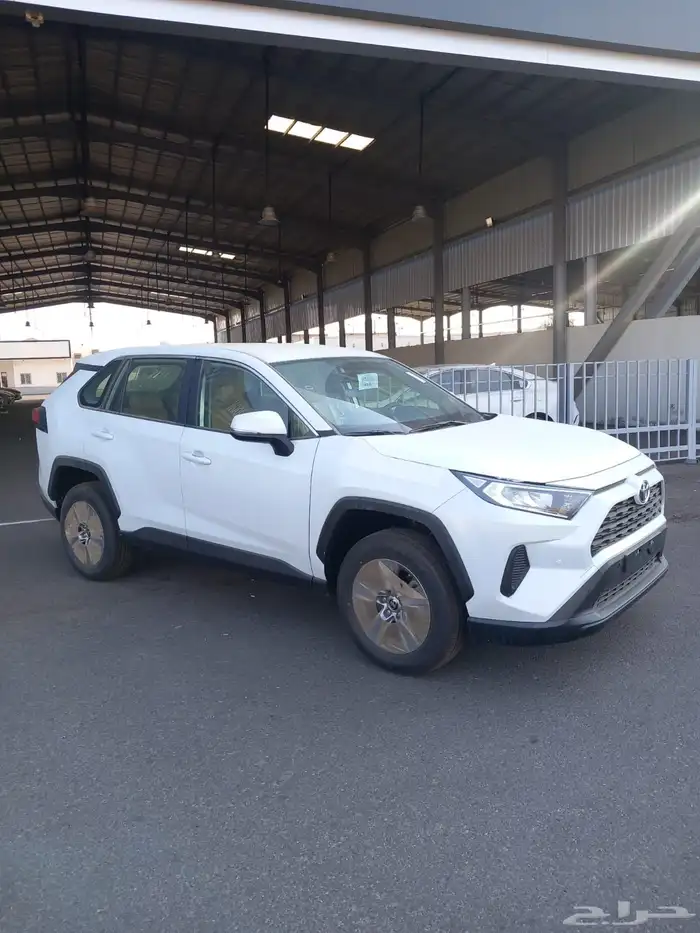 تويوتا راف فور LE استاندرد دبل 2025 أبيض 4