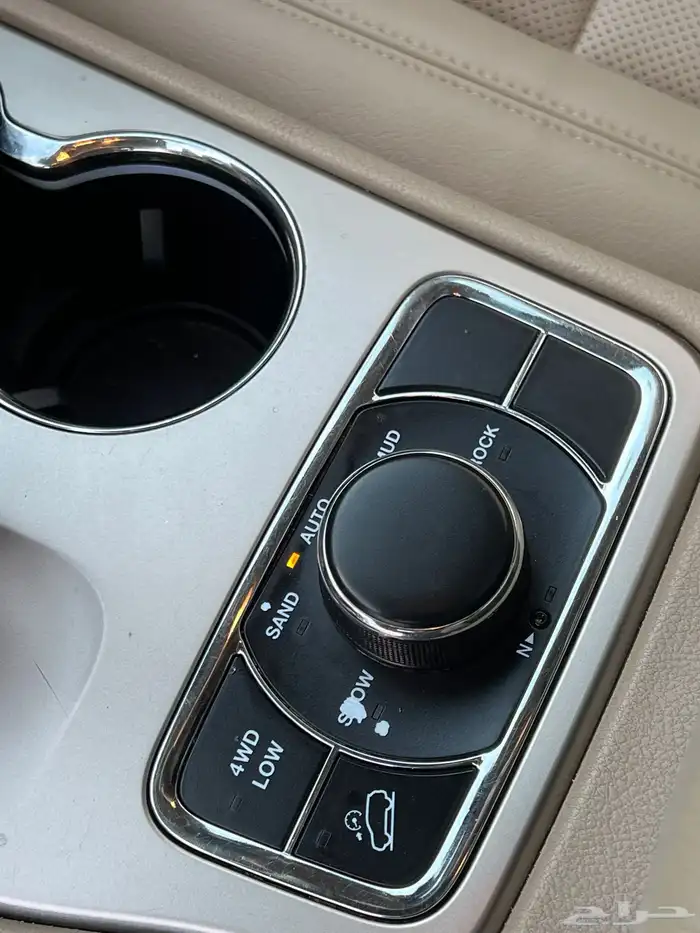 جراند شيروكي ليمتد 2015 (( بحالة ممتازة )) 28