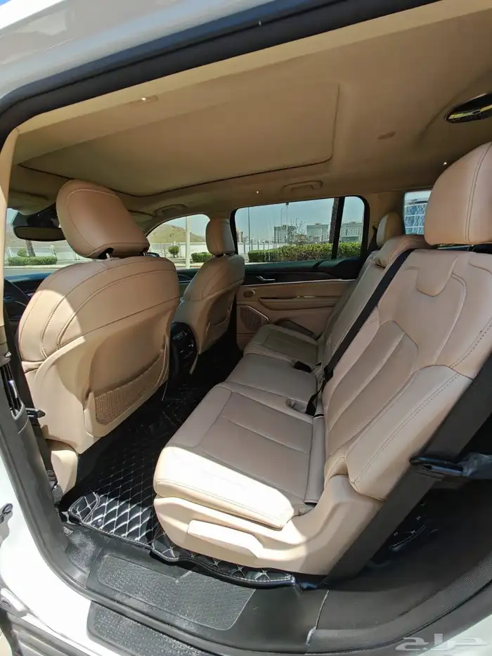 جيب كراند شيروكي ليمتد 2022 9