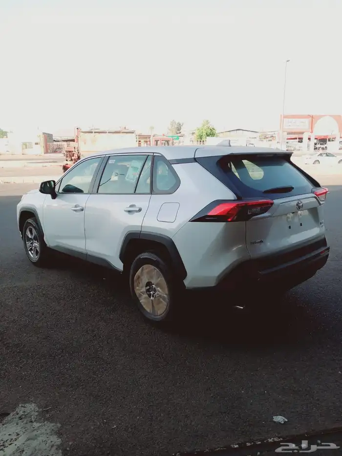 تويوتا راف فور LE استاندرد دبل 2025 أبيض 5