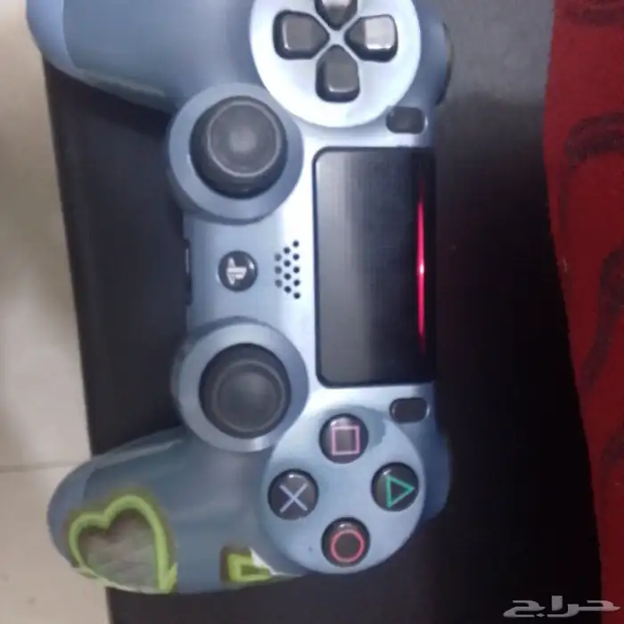 سوني فور مع يدتين اصليه اول وحده كويسه ثاني وحده تحتاج تصليح 2