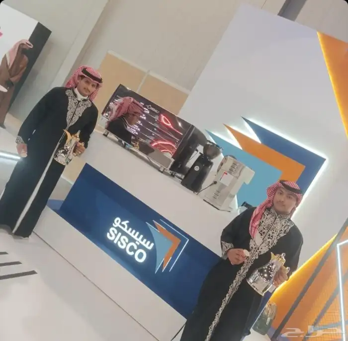 يوجد لدينا تاجير جلسات كراسي طاولات ملكي كراسي احمر مع 8