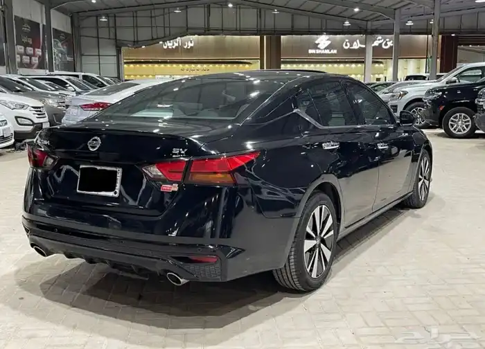 نيسان التيما 2022 نص فل SV 3