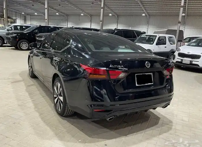 نيسان التيما 2022 نص فل SV 4