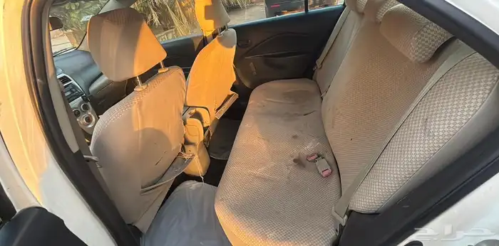 للبيع تويوتا يارس ابيض2007 قير عادي مكيف 10