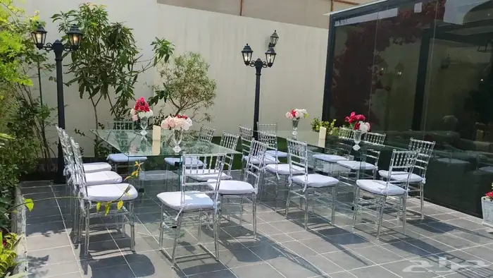 يوجد لدينا تاجير جلسات كراسي طاولات ملكي كراسي احمر مع 3