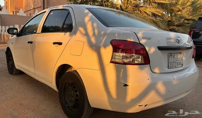 للبيع تويوتا يارس ابيض2007 قير عادي مكيف 5