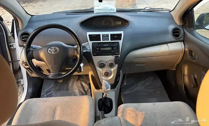 للبيع تويوتا يارس ابيض2007 قير عادي مكيف 8