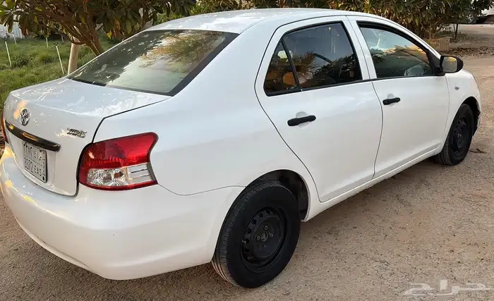 للبيع تويوتا يارس ابيض2007 قير عادي مكيف 4