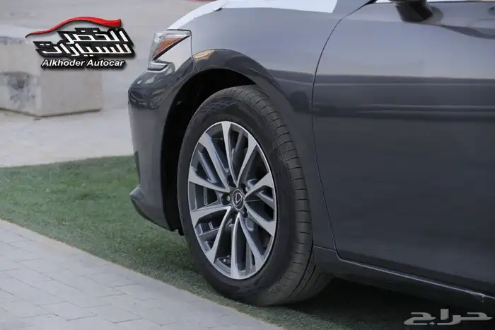 لكزس ES300H 2025 لدى شركة عبدالمجيد الخضر للسيارات 2