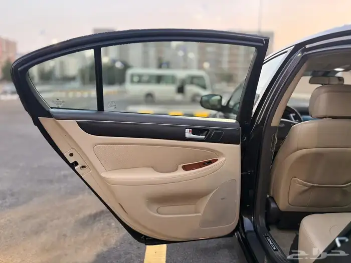 للبيع جنسس 2014 نظيف جدا فل كامل 36