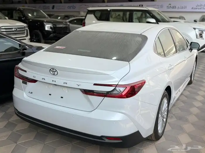 كامري 2025 LE بنزين سعودي ابيض تيتانيوم 4