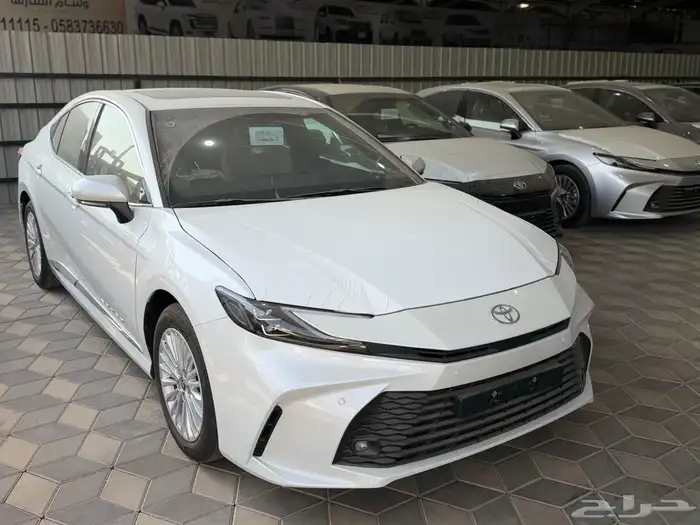 كامري 2025 LE بنزين سعودي ابيض تيتانيوم 2