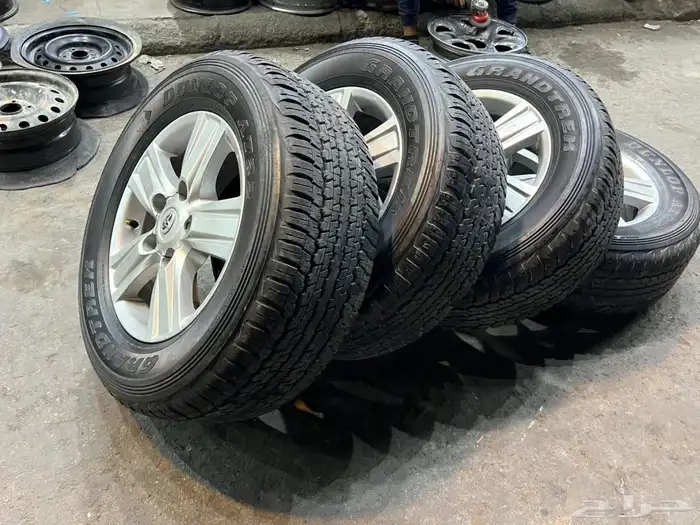 جنوط جيب لاند كروزر 2015 اصلي وكاله  مع كفرات دنلوب 285.60.1 2