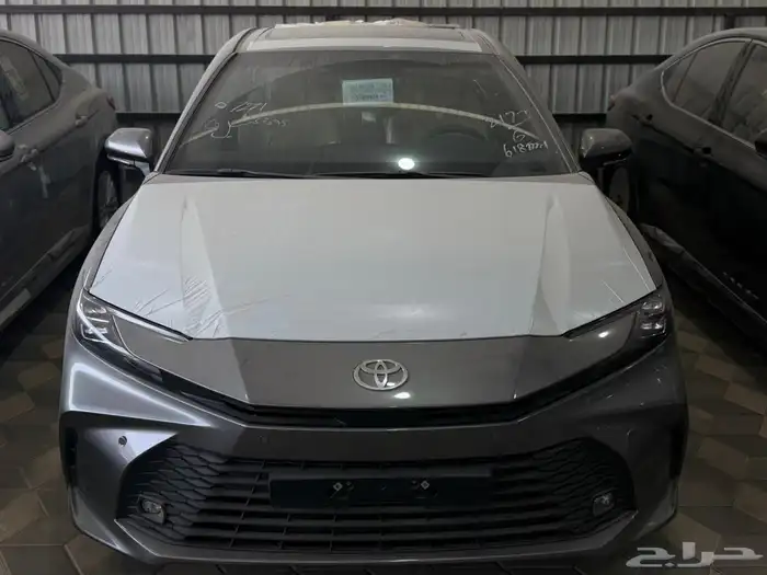 كامري 2025 LE بنزين سعودي ابيض تيتانيوم 6