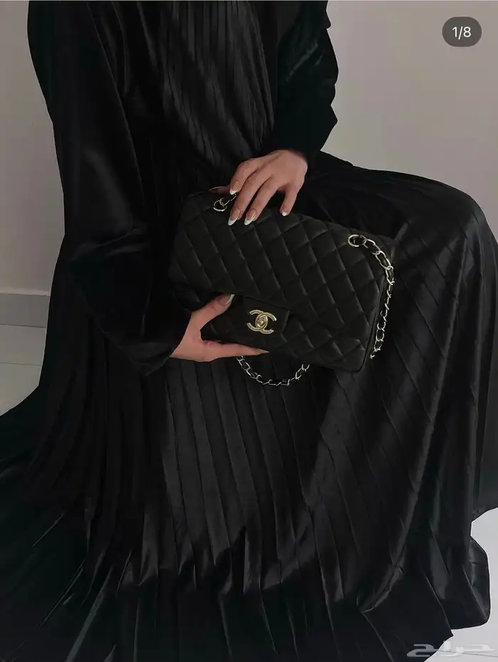 عبايه مخمل كامل كسرات انيقه مع طرحه المقاس المتوفر 54 0