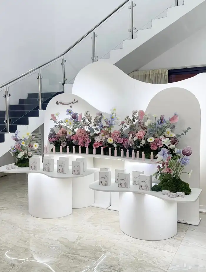 تنسيق هدايا و توزيعات وزهور طبيعية وصناعية و طاولات استقبال 15