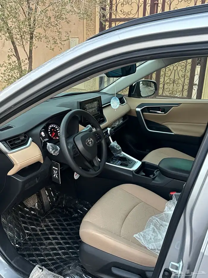تويوتا راف فور 2021 فل كامل فتحة سقف بصمه سعودي ممشى قليل . 14