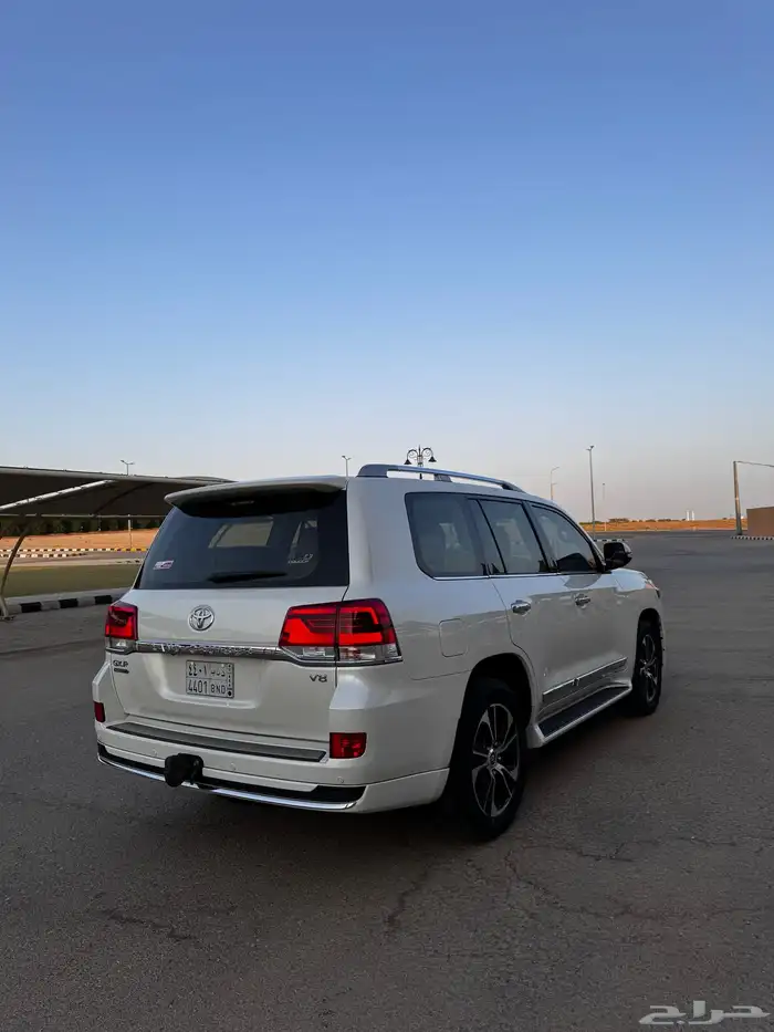 لاندكروزر تورنق 2021 فل كامل سعودي 28 الف فقط) بحالة المصنع 5