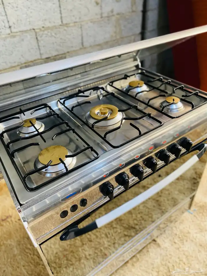 فني صيانه الافران في المنزل ويوجد سيارة 4