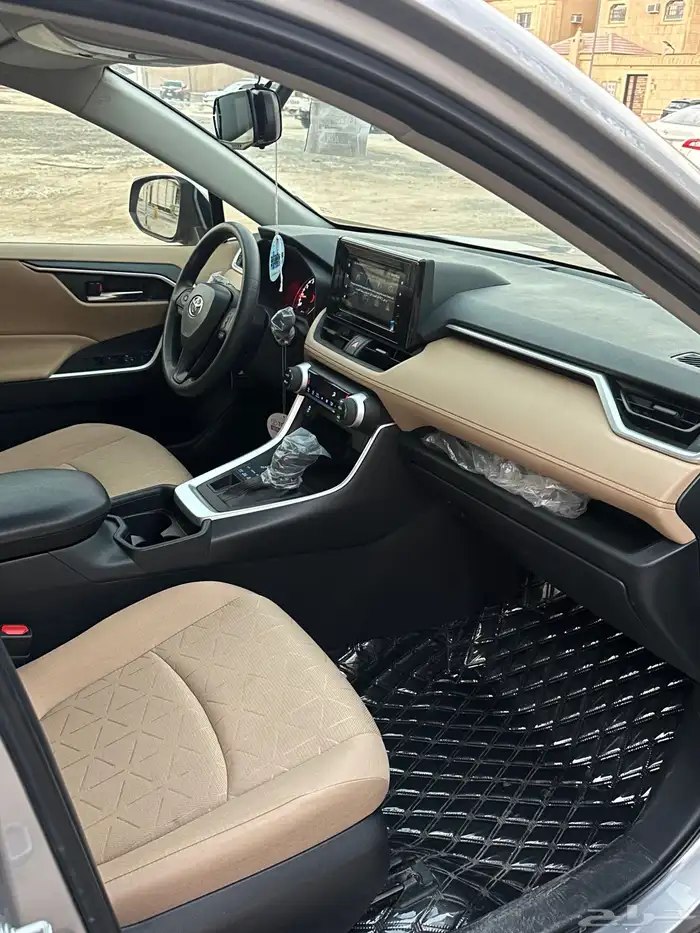 تويوتا راف فور 2021 فل كامل فتحة سقف بصمه سعودي ممشى قليل . 16